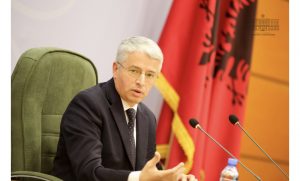 Incidentet para Parlamentit, ministri i Brendshëm thirrje Lulzim Bashës: Ndalo sulmin