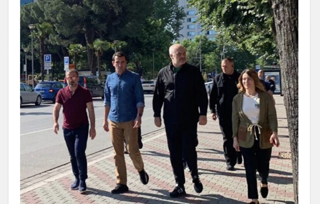 Fushata, Rama e nisin ditën me Veliajn, ecje në rrugët e Tiranës dhe takime me…