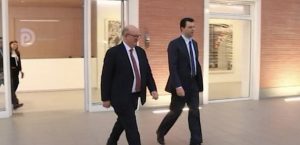 Ambasadori britanik takim me Bashën
