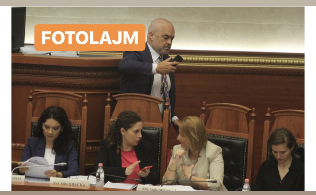 Rama merr një telefonatë të “rëndësishme”, largohet me shpejt