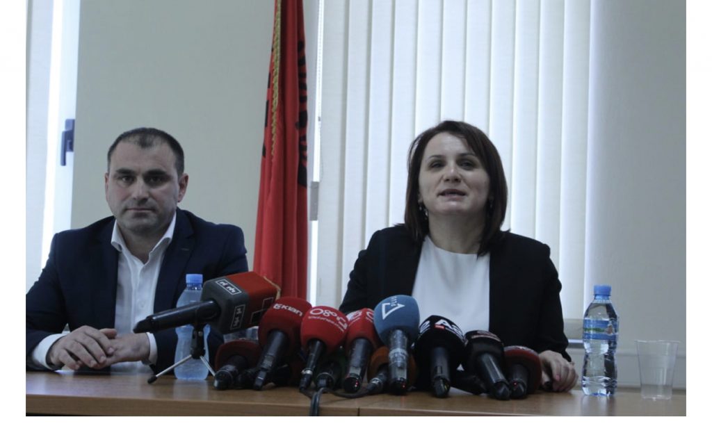 “Çohu shefe, çohu shefe, çohu…”, Shikoni si prokurori Prençi ‘udhëzon’ Donika Prelën që mos përgjigjet (VIDEON)