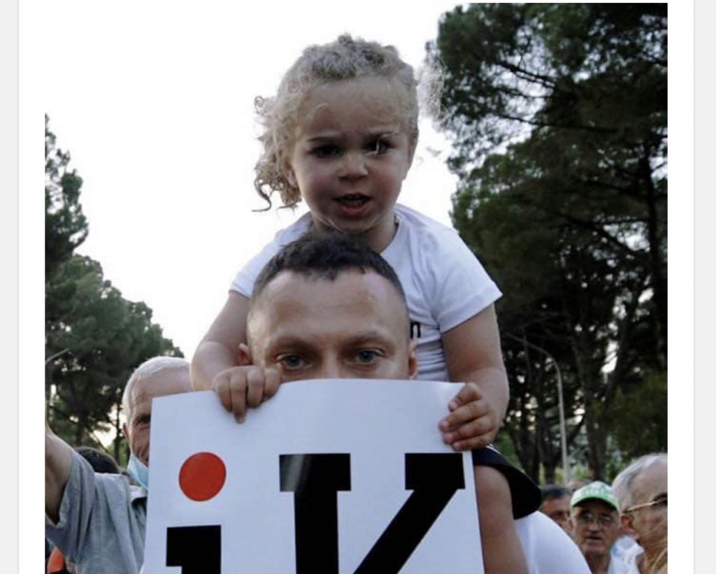 Aktivisti nxjerr fotot nga protesta: Ky talebani është djali im. Mezi e mbajta se …