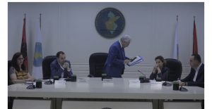 Përçahet KQZ, kryetari braktis mbledhjen: Po i behet sfidë dekretit të Presidentit. S’jemi Gjykatë Kushtetuese. Është fare banale që…