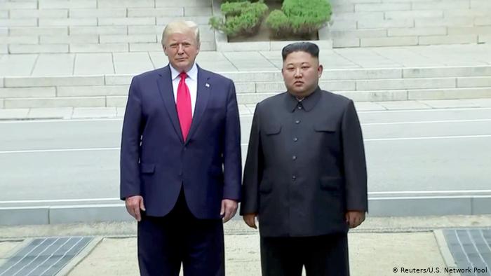 Presidenti i parë në historinë e SHBA që shkel në Korenë e Veriut, Trump dhe Kimi takohen në kufirin midis dy Koreve