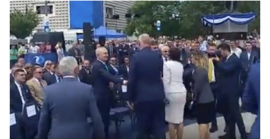 Meta dhe Rama shtrëngojnë duart në Kosovë-VIDEO