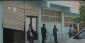 VIDEO/ Ja si ‘të fortët’ e PS thyejnë me dhunë Pallatin e Sportit në Shkodër, policia bën sehi