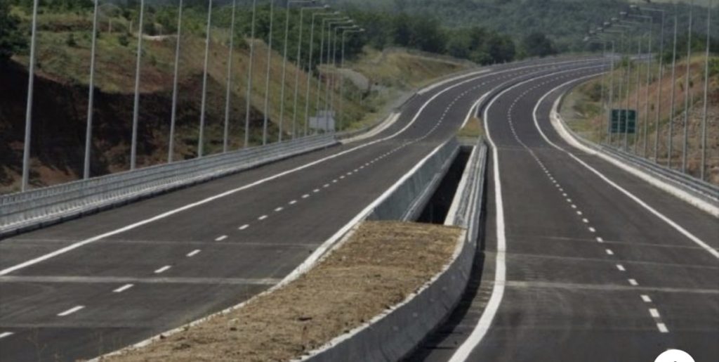 Pas 6 vitesh hapet plotësisht rruga Tiranë-Elbasan