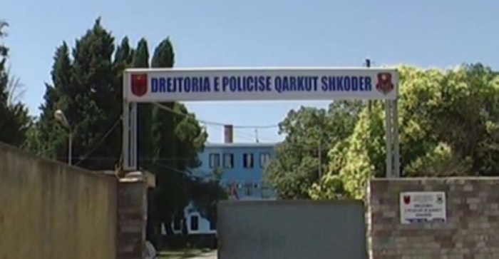 ZBULOHET SKEMA E MASHTRIMIT ME PUNONJËSIT E POLICISË, PROCEDOHET NËNKOMISARI (DETAJET)