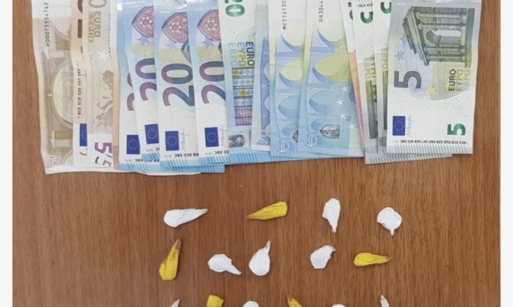 SHPËRNDANTE KOKAINË NË DHËRMI, ARRESTOHET 37 VJEÇARI