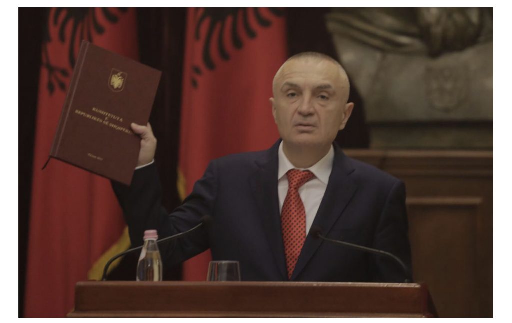 NUK NDALET META, DITËN KUR KËRKOHET SHKARKIMI I TIJ, DEL NË KONFERENCË