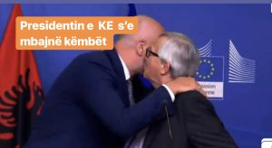 Juncker ‘tapë’ në takimin me Ramën. E puth në faqe