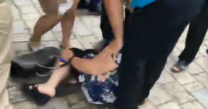 PËRPLASJE TË FORTA NË SHKODËR, POLICIA PËRDOR GAZ LOTSJELLËS DHE SPRAI ME PIPER, (FOTO)