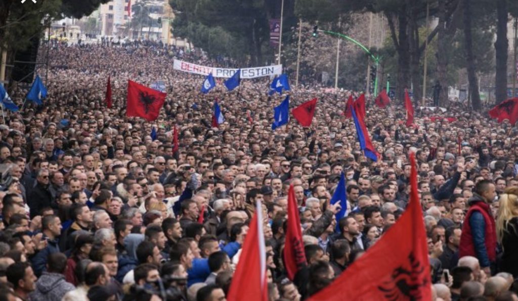 Kundër qeverisë, sot në orën 20, qytetarët dhe opozita në protestë kombëtare