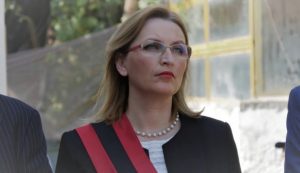 Voltana Ademi revoltohet për burgosjen e policëve bashkiakë :Heronjtë tanë, kjo është diktaturë