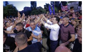 Protesta në FOTO/ Basha flet për zgjidhjen e krizës dhe reformën e thellë politike: Jo pazare, por…