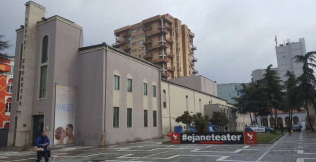 Vendimi për shembjen e Teatrit/ Aleanca: Nuk trembemi, jemi shumë. Ky do të jetë fundi i një tirani grabitqar