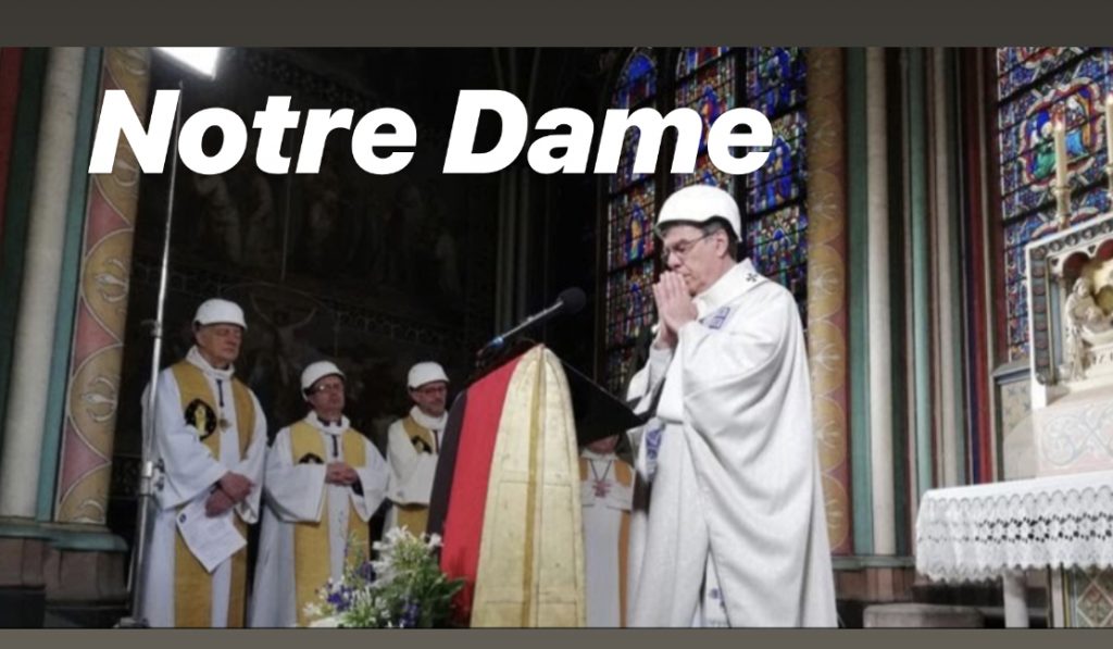 Dy muaj pas zjarrit, mbahet meshë në katedralen Notre Dame