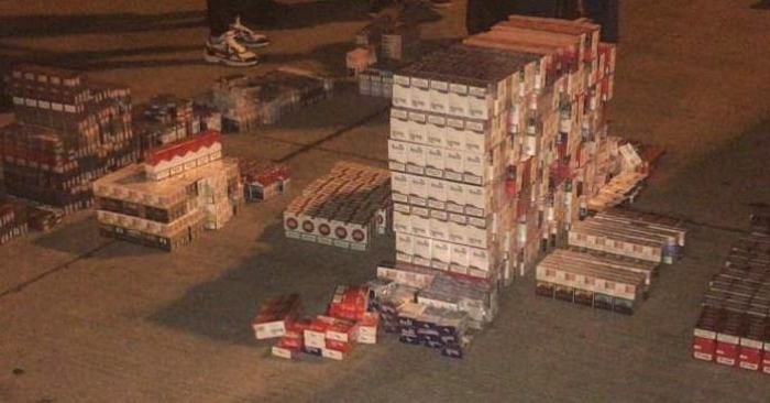 CIGARE KONTRABANDË NGA MAQEDONIA, BLLOKOHET AUTOBUSI NË PORTIN E DURRËSIT, ARRESTOHET 32-VJEÇARI