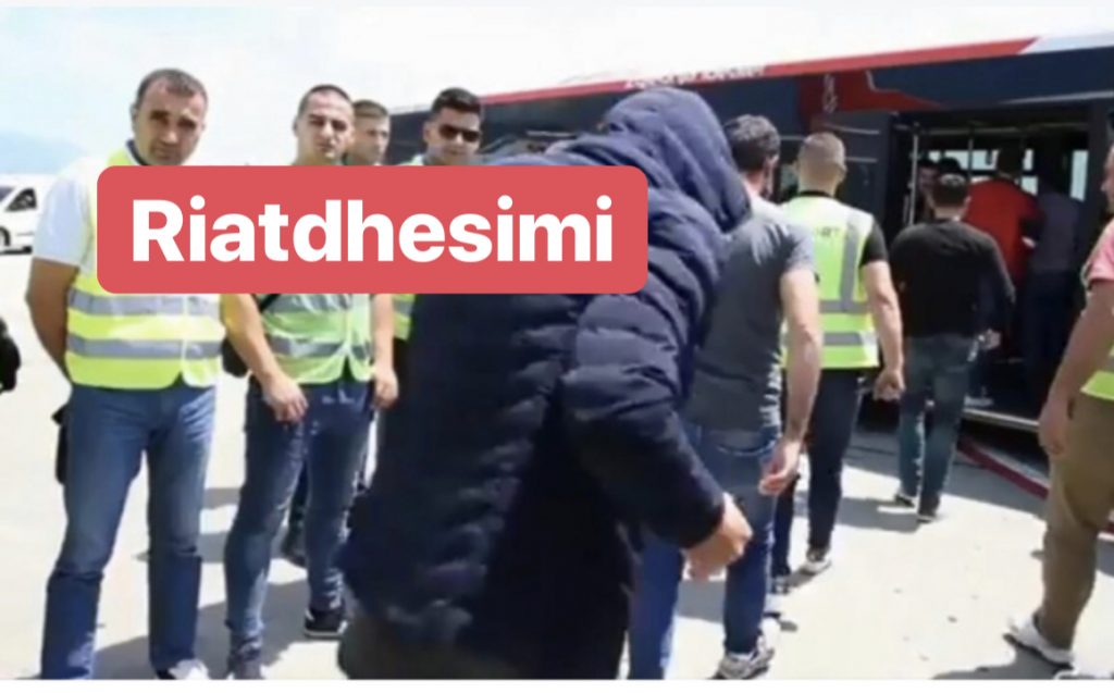 Kthehen në Rinas, 32 azilantë shqiptarë