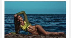 Kështu dridhet në bikine modelja shqiptare
