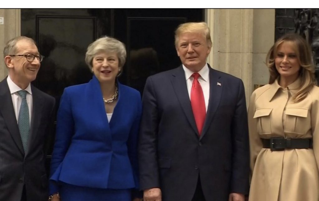Presidenti Trump  pritet nga kryeministrja britanike