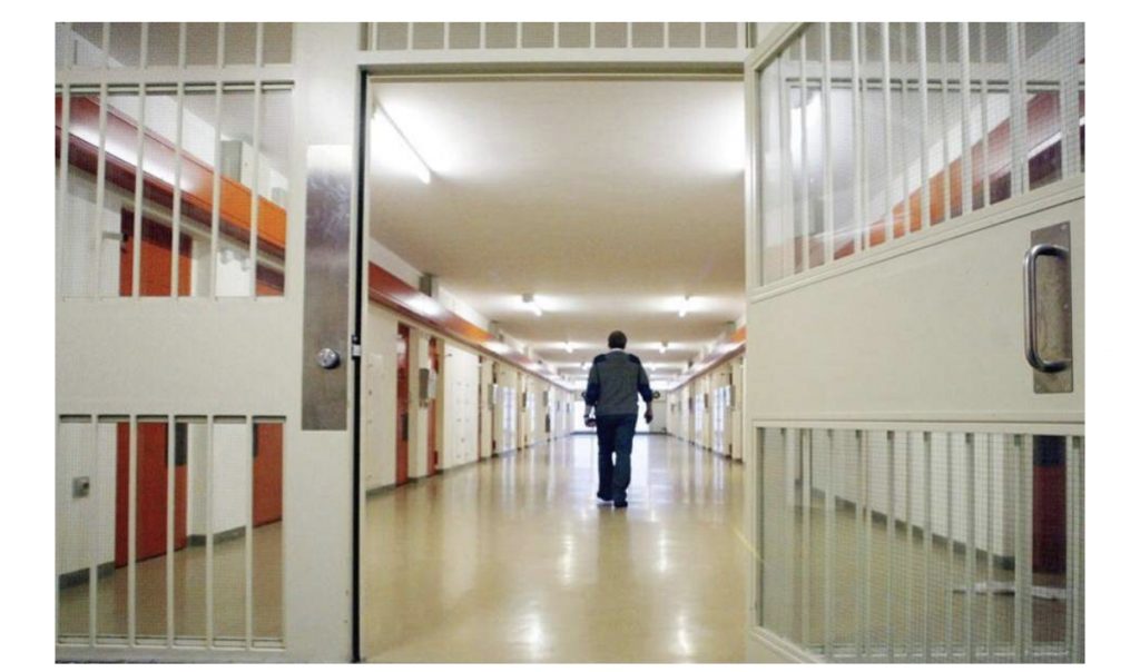 Arrestohen 6 punonjës në burgun e Peqinit