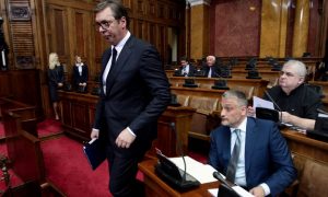 Fjalimi brilant i deputetit serb para Vuçiç: Bëj paqe me Kosovën!