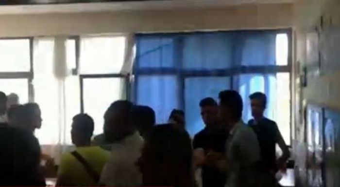 THYHEN XHAMAT DHE DYERT E KZAZ-SË NË TROPOJË, HIQEN MATERIALET ZGJEDHORE