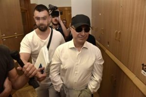 Nikolla Gruevski me pranga në gjykatë, sot vendoset për ekstradimin