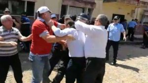 E RËNDË NË BURREL/ VËLLAI I KREUT TË PD GODITET NË KOKË, ME HELIKOPTER DREJT TIRANËS