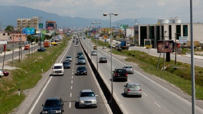 7 MILIONË EURO HUMBJE NGA BLLOKIMI PËR 1 JAVË I AKSIT TIRANË-DURRËS, JA RRUGËT ME MË LEVERDI EKONOMIKE