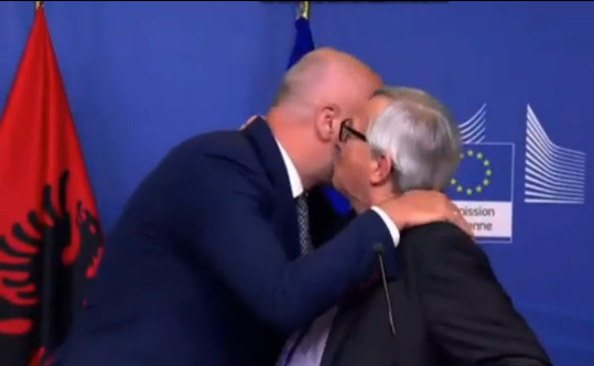 ‘P*rdh o prift në prill p*rdh’/ Gazetari i njohur ironizon mikun e Ramës (Foto)