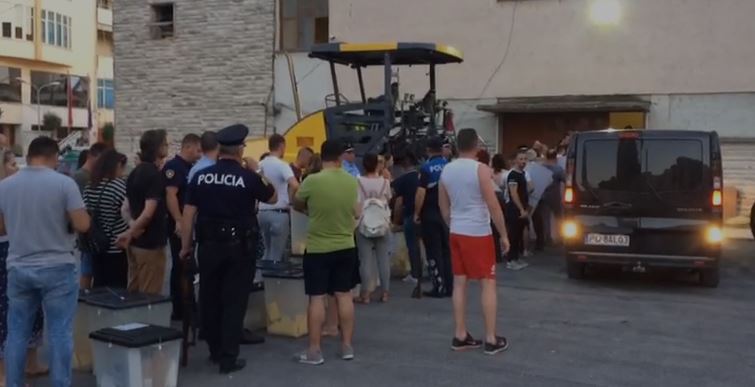 VIDEO/ Bashkia e Shkodrës: Në një qendër votimi po mbushen kutitë
