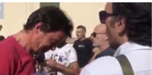 VIDEO Prekëse/ Aktori i njohur shpërthen në lot kundër shembjes së Tetarit Kombëtar