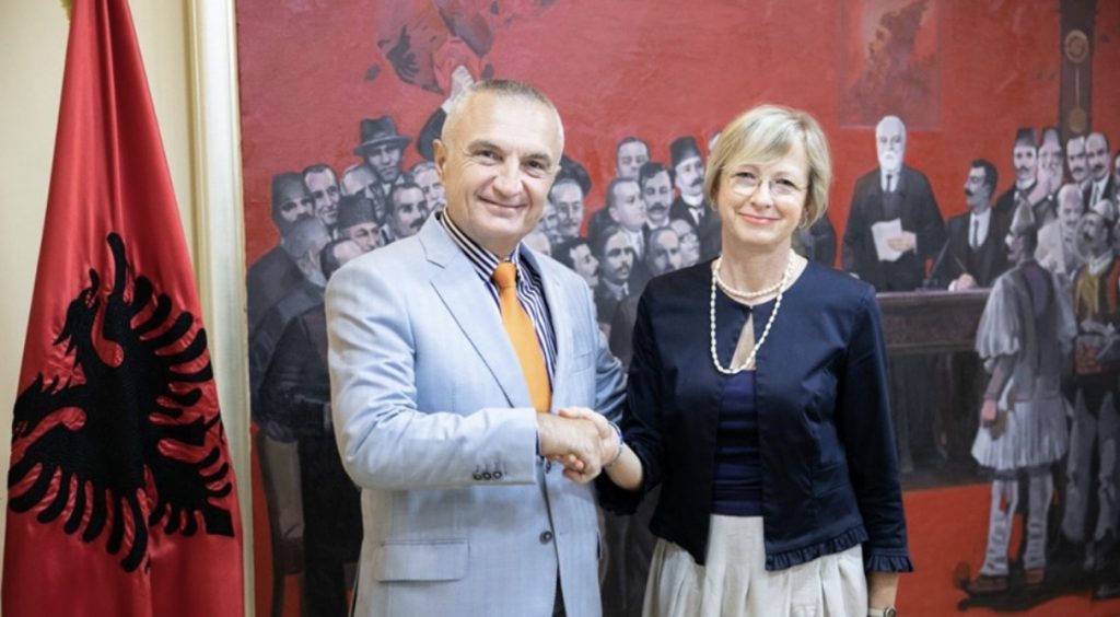 Kriza politike/ Thirrja e Metës: Rikthim urgjent në shinat e demokracisë dhe shtetit ligjor