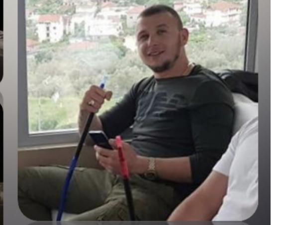I mbijetoi atentatit të dytë, shpëtoi nga i vëllai. Viktima iu kundërpërgjigj me zjarr autorëve
