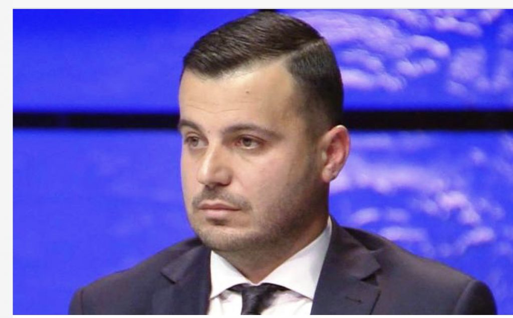 Intelektualët që duam t’i bëjmë me zor