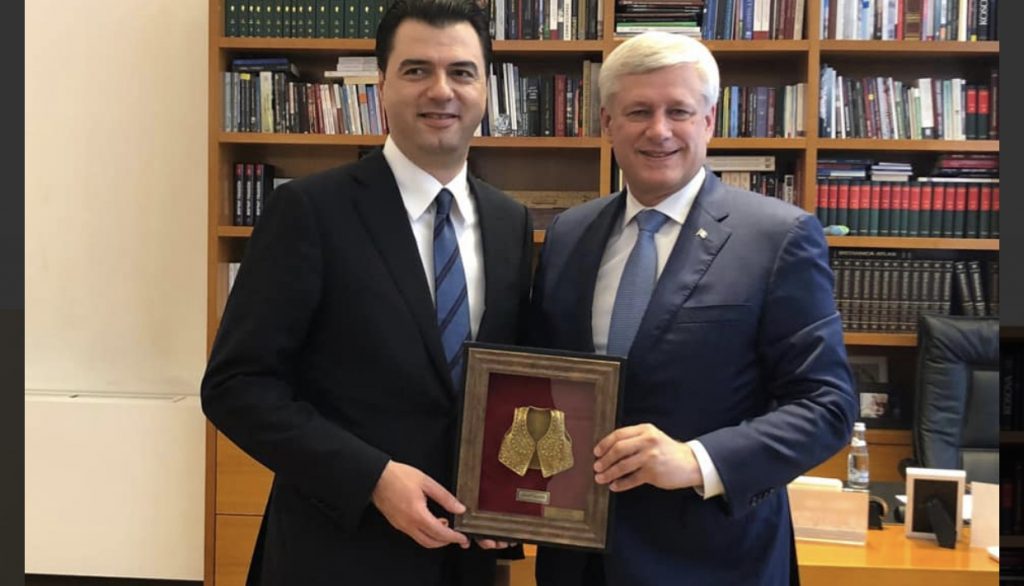 Kriza politike, Basha bashkëbisedon për rrugëdaljet me përkrahësin e Shqipërisë, Stephen Harper