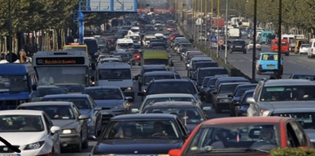 Taksa për automjetet do rishikohet, ja çfarë pritet të ndryshojë. Kush do paguajë më shumë. Përjashtohen…