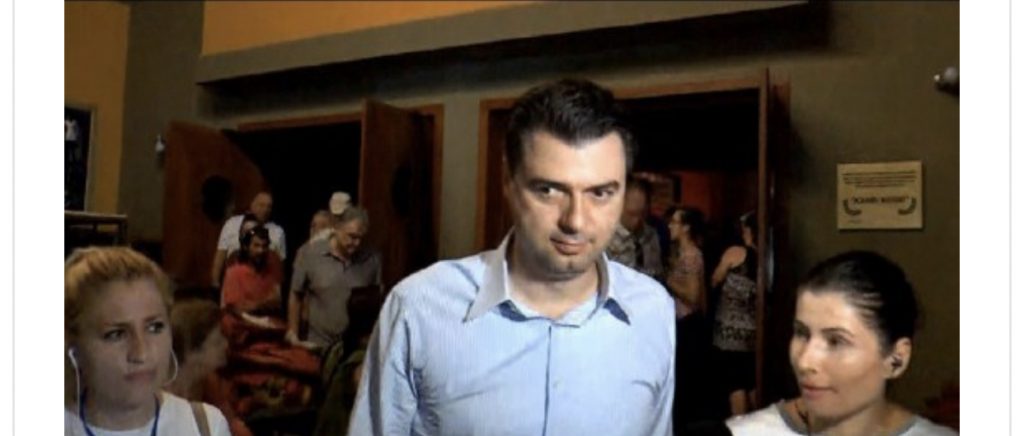 ‘Kam një drekë të rëndësishme’, zbulohet arsyeja pse Lulzim Basha iku me vrap nga Teatri