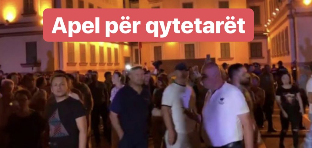 Artistët kërkojnë ndihmë: Policia po rrethon sërish Teatrin Kombëtar!