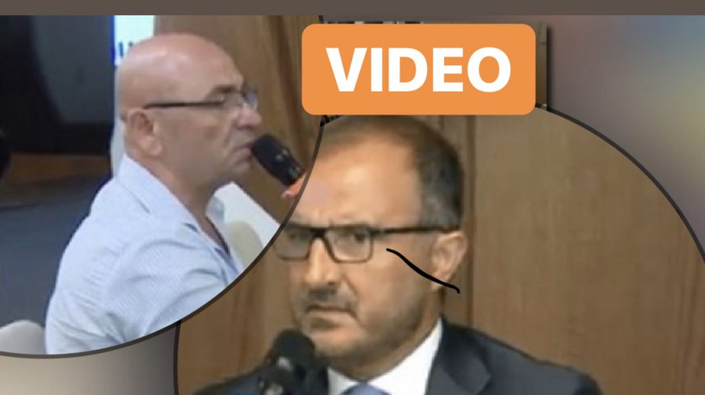 Teatri/ Robert Budina i përgjigjet Sorecës