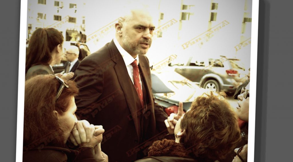“Nuk duhet harruar që mbretërit, filozofët dhe zonjat dhjesin njësoj si gjithë të tjerët”