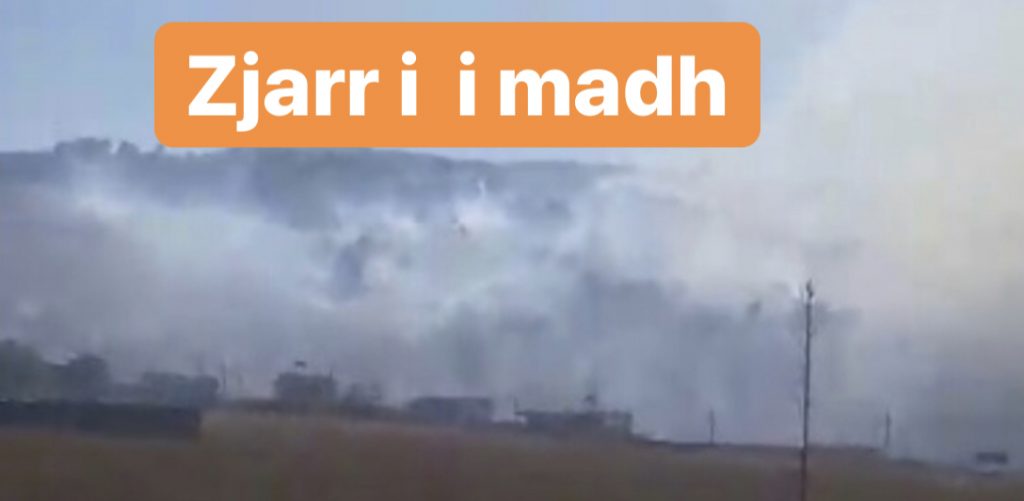 Zjarri në Derviçan, dy zjarrfikëse ‘luftë’ me flakët. Rrezikohen zonat e banuara (pamjet)