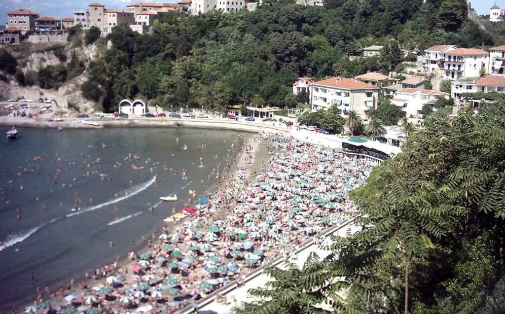 Brohoritën UÇK në Ulqin, pesë të rinj nga Kosova gjobiten dhe dëbohen
