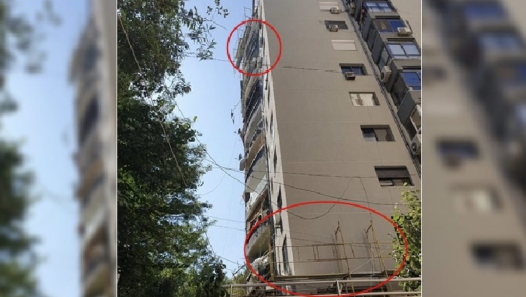 Vdekja e dy punëtorëve nga shembja e skelës, në pranga drejtuesit teknikë. Në kërkim administratori, nën hetim edhe…