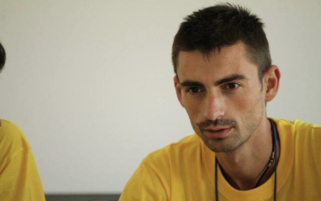 “Në moshën më të bukur, u nda nga jeta Ergysi”, miqtë e punëtorit që ra nga skela përlotin rrjetin: Ike para kohe