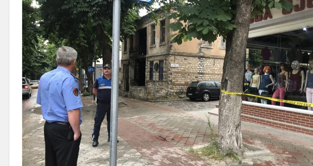 Plagosja në Shkodër/ Dy vëllezërit goditën me thikë vëllain e oficerit për hetimin e krimeve, si ndodhi gjithçka