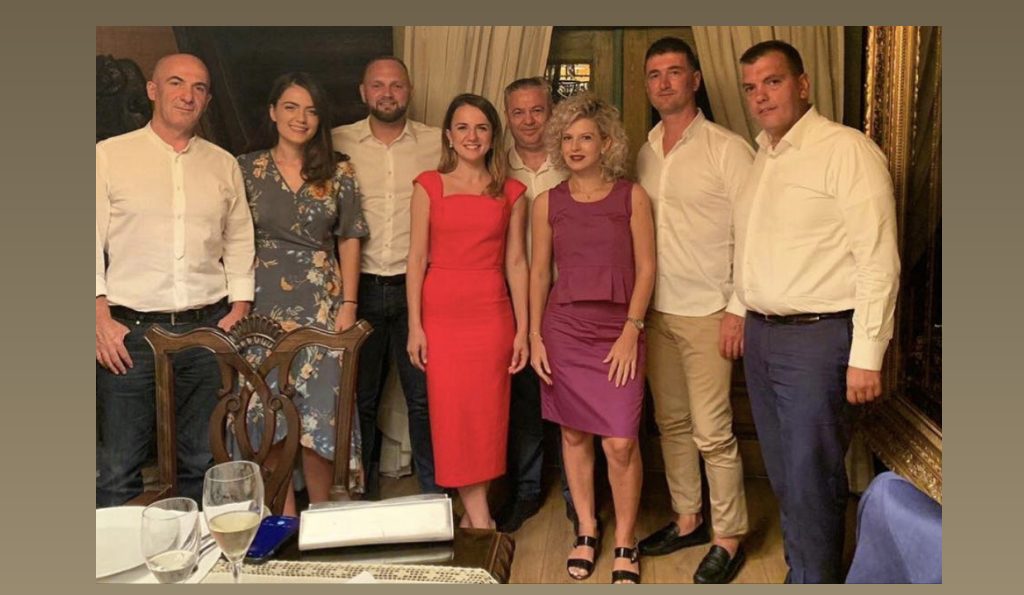 Rudina Hajdari edhe vëllai Kiri,  zhvillon takim me “grupin demokrat”