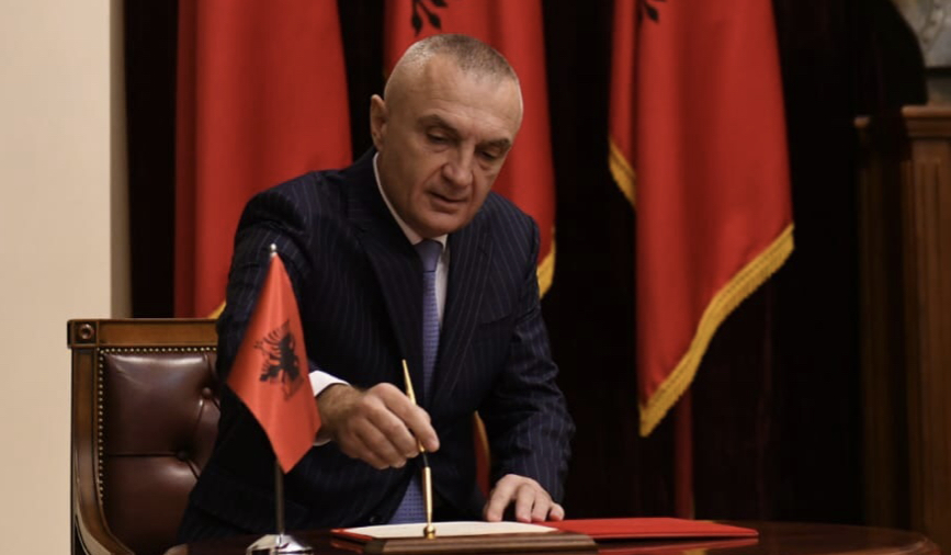 Presidenti Meta reagon pas mbledhjes së Komisonit hetimor  për shkarkim
